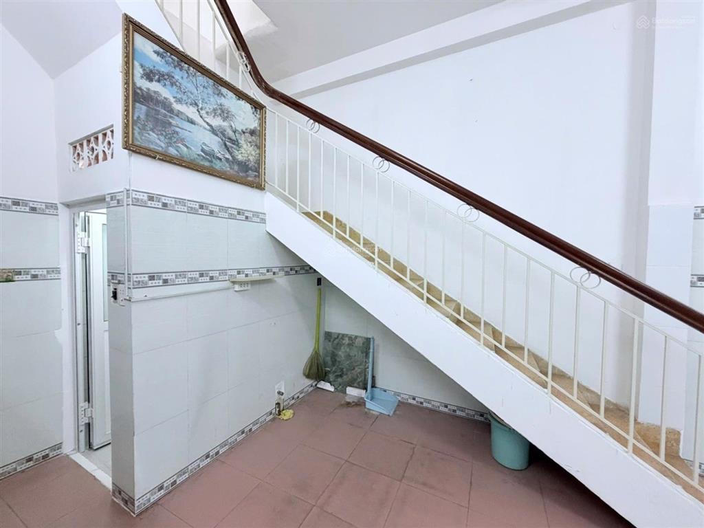 Bán nhà hoàng diệu quận 4  28m2  3 tầng đúc  chỉ 3 tỷ  nhà còn mới vào ở ngay  hẻm rộng 4m