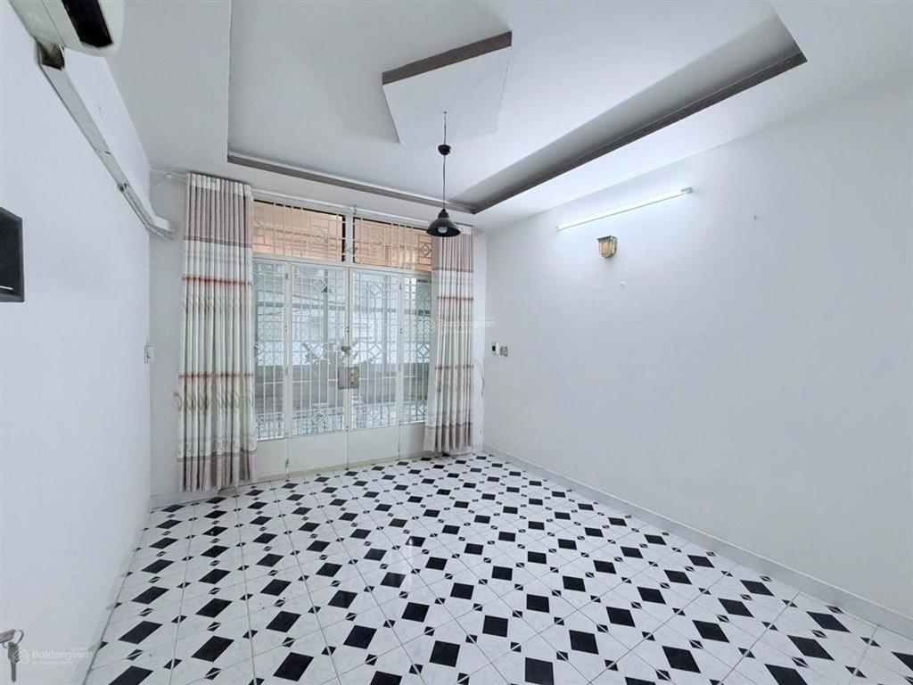 Bán nhà hoàng diệu quận 4  28m2  3 tầng đúc  chỉ 3 tỷ  nhà còn mới vào ở ngay  hẻm rộng 4m