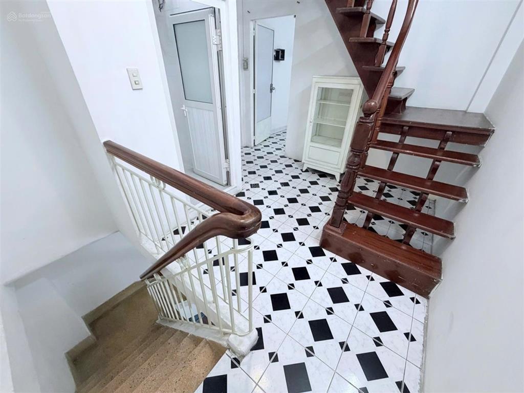Bán nhà hoàng diệu quận 4  28m2  3 tầng đúc  chỉ 3 tỷ  nhà còn mới vào ở ngay  hẻm rộng 4m
