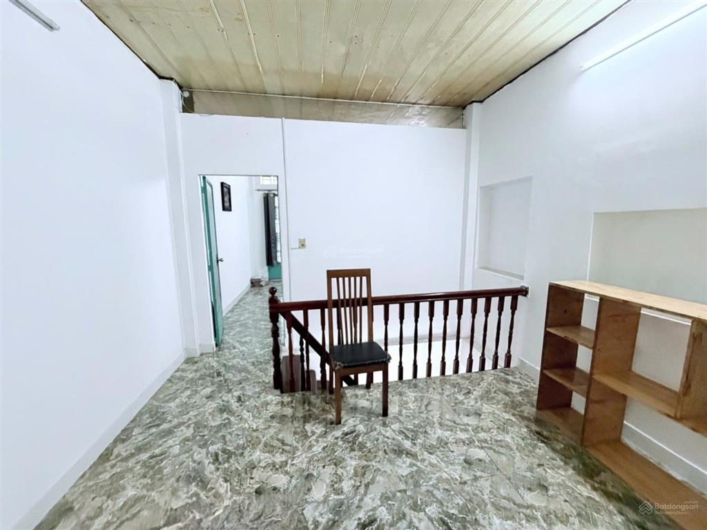Bán nhà hoàng diệu quận 4  28m2  3 tầng đúc  chỉ 3 tỷ  nhà còn mới vào ở ngay  hẻm rộng 4m