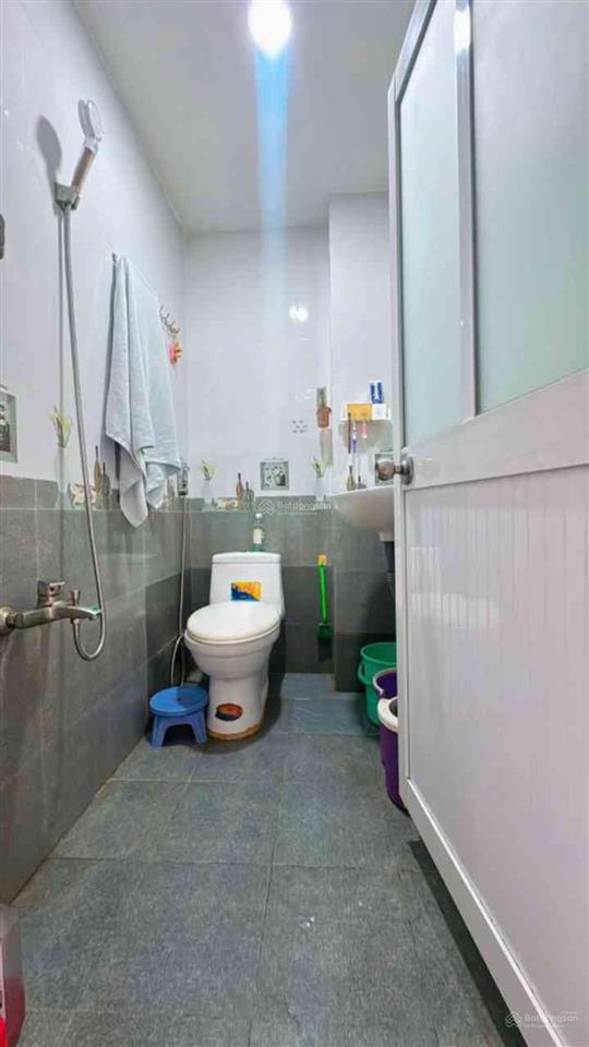 Bán nhà xóm chiếu quận 4  3 tầng  28m2  3 tỷ nhỉnh  bề ngang 4m  khu dân trí cao yên tĩnh