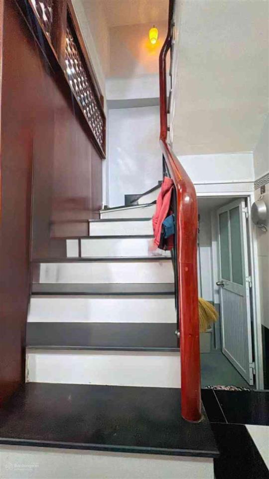 Bán nhà xóm chiếu quận 4  3 tầng  28m2  3 tỷ nhỉnh  bề ngang 4m  khu dân trí cao yên tĩnh