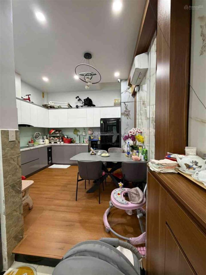 Bán nhà hoàng diệu quận 4  4 tầng  40m2  chỉ 5 tỷ  khu dân trí cao an ninh  bề ngang 4m