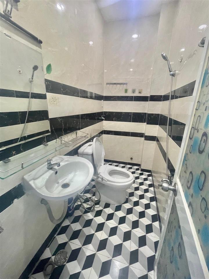Bán nhà đoàn văn bơ, quận 4  29m2  chỉ 3 tỷ  hẻm 4m thông tứ tung  thuận tiện kinh doanh