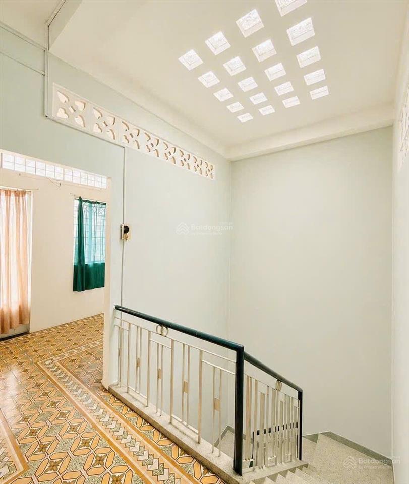 Bán nhà đoàn văn bơ quận 4  5 tầng  55m2  chỉ hơn 5 tỷ  bề ngang 4m  hẻm 4m  tiện kinh doanh