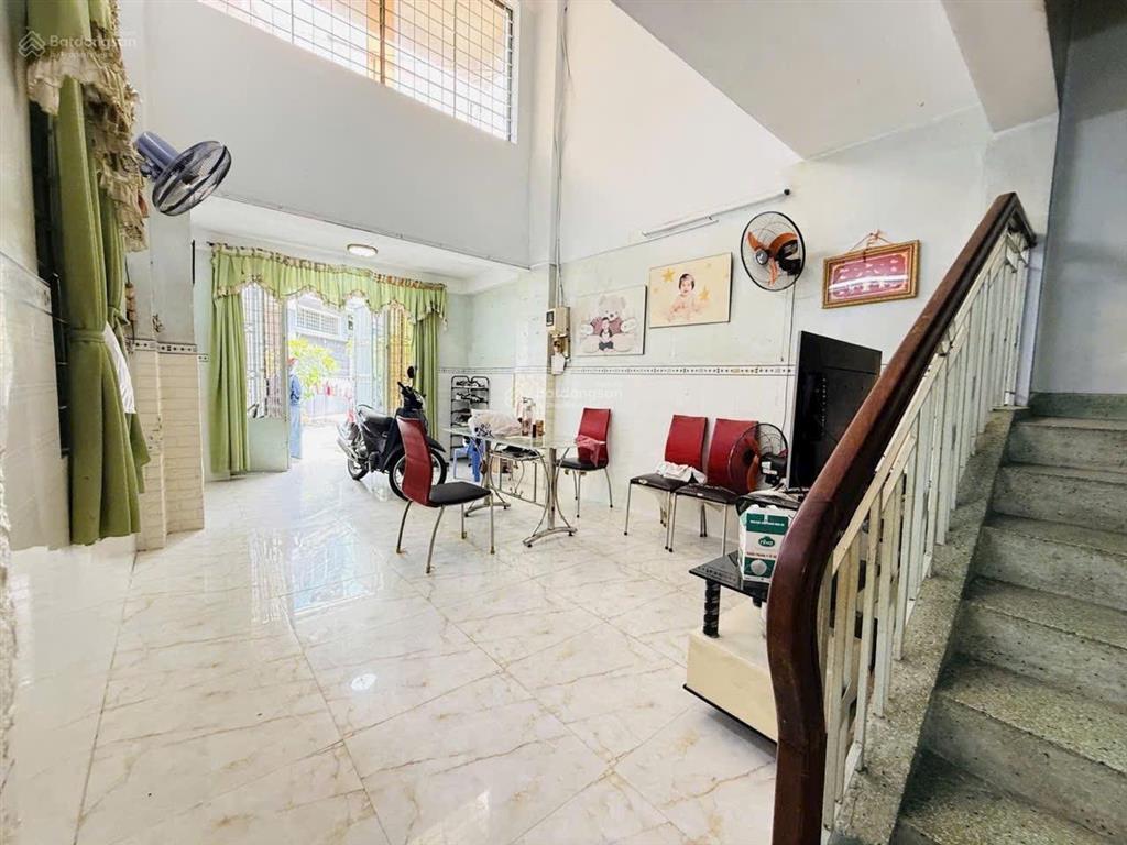 Bán nhà đoàn văn bơ quận 4  5 tầng  55m2  chỉ hơn 5 tỷ  bề ngang 4m  hẻm 4m  tiện kinh doanh
