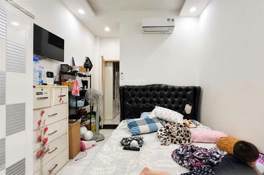 Bán nhà nguyễn khoái quận 4  4 tầng  54m2  chỉ 6 tỷ nhỉnh  bề ngang 4m  sát mặt tiền  an ninh