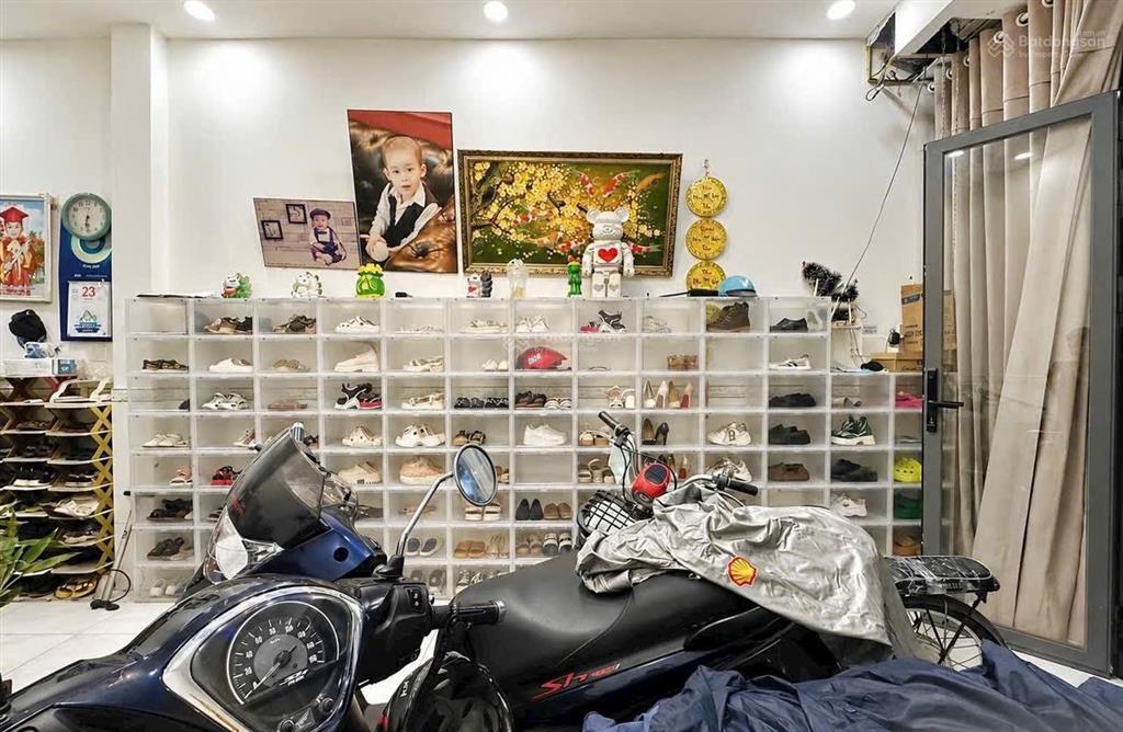 Bán nhà nguyễn khoái quận 4  4 tầng  54m2  chỉ 6 tỷ nhỉnh  bề ngang 4m  sát mặt tiền  an ninh