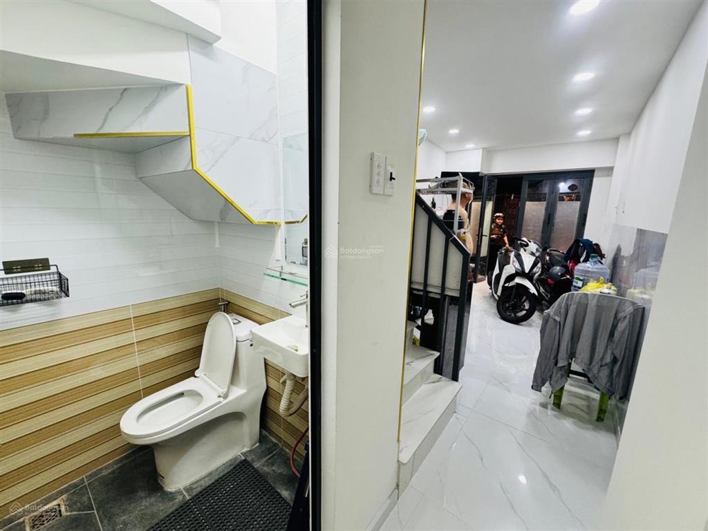 Bán nhà đoàn văn bơ quận 4  2 tầng  30m2  chỉ 3 tỷ  hẻm 4m  tiện kinh doanh