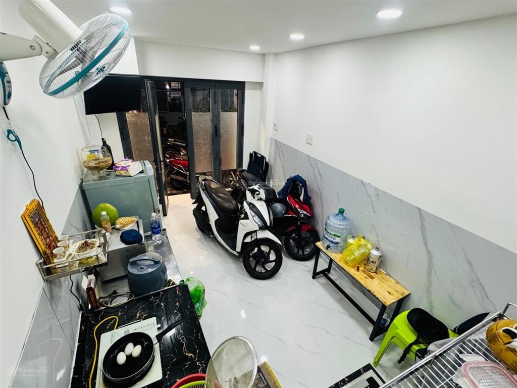 Bán nhà đoàn văn bơ quận 4  2 tầng  30m2  chỉ 3 tỷ  hẻm 4m  tiện kinh doanh