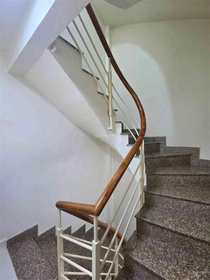 Bán nhà tân vĩnh quận 4  hẻm ôtô  5 tầng  32m2  chỉ 5 tỷ  khu dân trí cao an ninh
