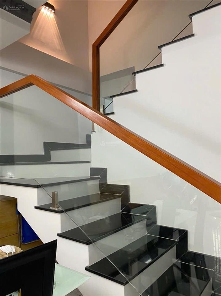 Bán nhà hoàng diệu quận 4  hẻm ôtô  4 tầng  44m2  chỉ 6 tỷ nhỉnh bề ngang 4m  khu dân trí cao