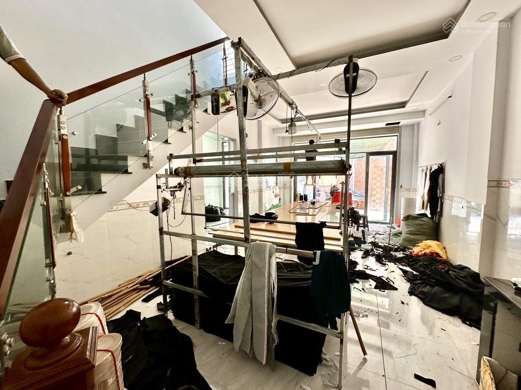 Nhà giáp tân phú, q6  nhà đẹp 63m2  khu phân lô có lề chỉ 5.3t còn bớt.