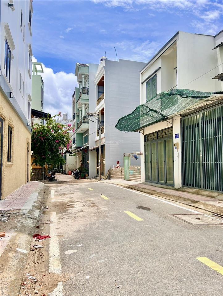 Nhà giáp tân phú, q6  nhà đẹp 63m2  khu phân lô có lề chỉ 5.3t còn bớt.