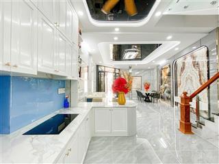 Nhà xây mới 100% cạnh đầm sen q11 5 tầng 6 x 11m  chỉ 8.4t