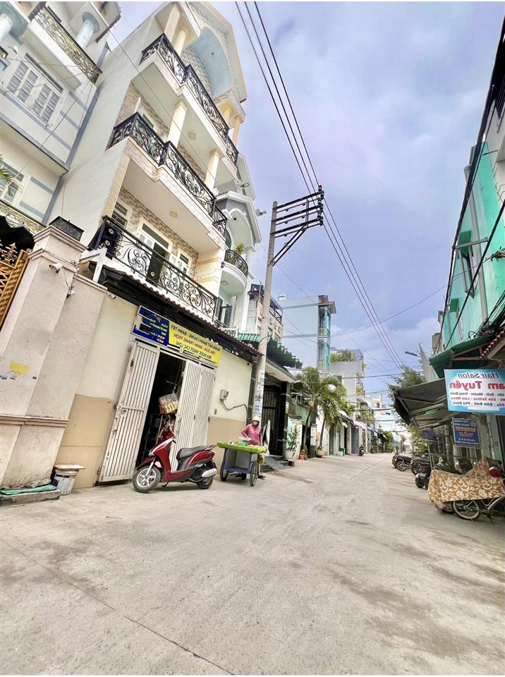 Nhà 4 tầng 4 x 16m nhà mới ở ngay hương lộ 2 cạnh bốn xã chỉ 5.x tỷ.