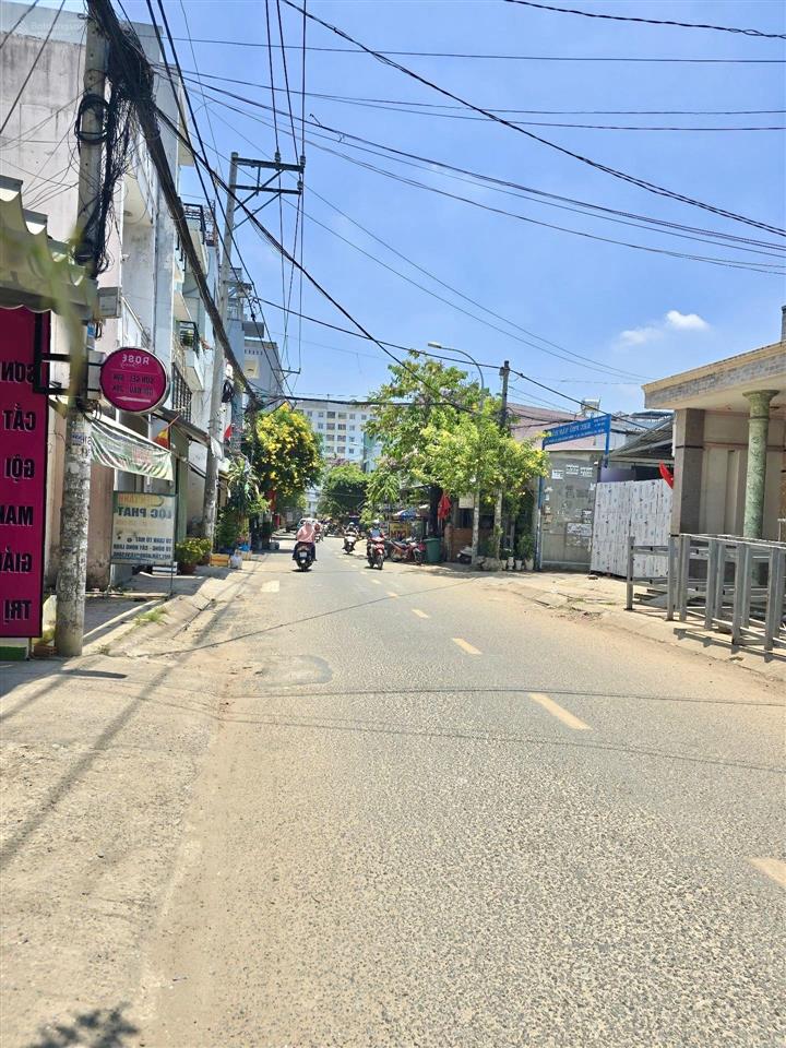 Nhà sát aeon tân phú  4 x 22m  hẻm xe hơi  chỉ 6, * tỷ