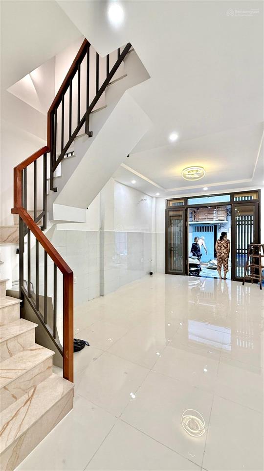 Ngay ngã tư tô hiệu nhà mới ở ngay chỉ 4.x t còn tl.