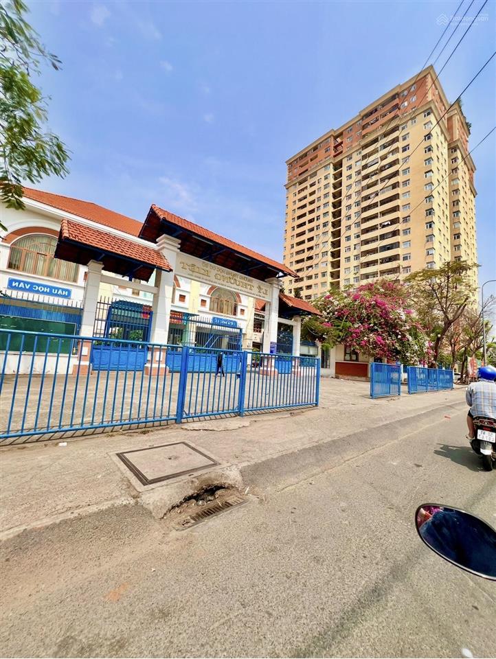 Nhà 4 tầng sát bên tân phú  4 x 16m  hẻm xe hơi thông  chỉ 5 tỷ hơn.