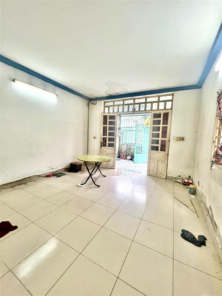 Chỉ 4.95 tỷ  diện tích 111m2  ngang 5m nở hậu 5.5m  gần hương lộ 2, bình tân
