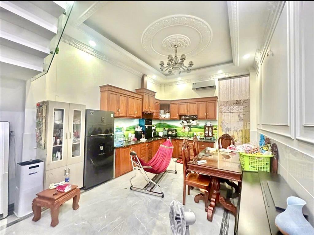 Mặt tiền bình tân  4 tầng 4 x 22.5m  sát chợ, trường học  hơn 7 tỷ.