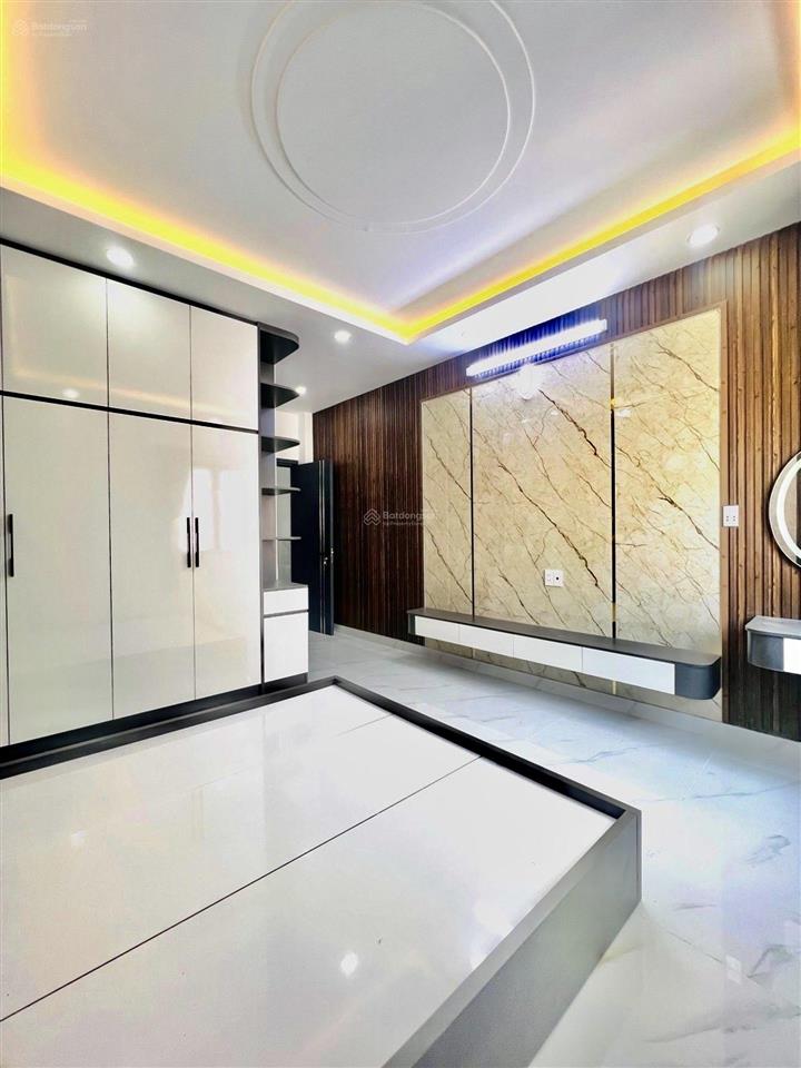 Tân phú  5 tầng có thang máy  sát phố tô hiệu  4.3 x 16m  hơn 8t