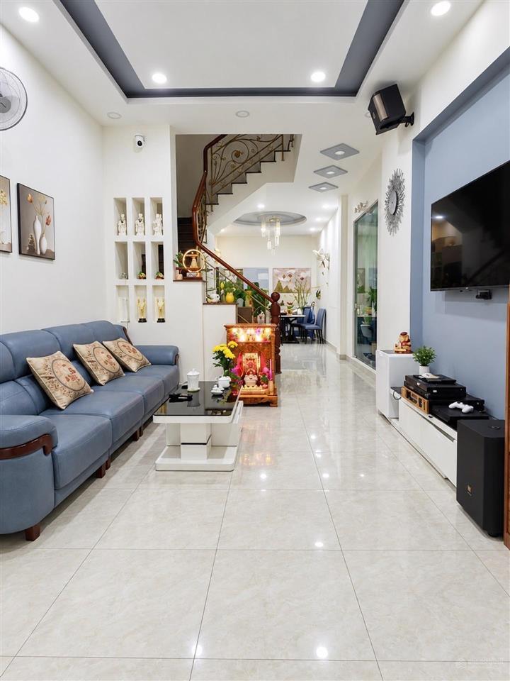 Nhà 4 tầng cạnh đầm sen, gần nút giao cây gõ q6  60m2  hẻm 6m  chỉ 7t hơn.
