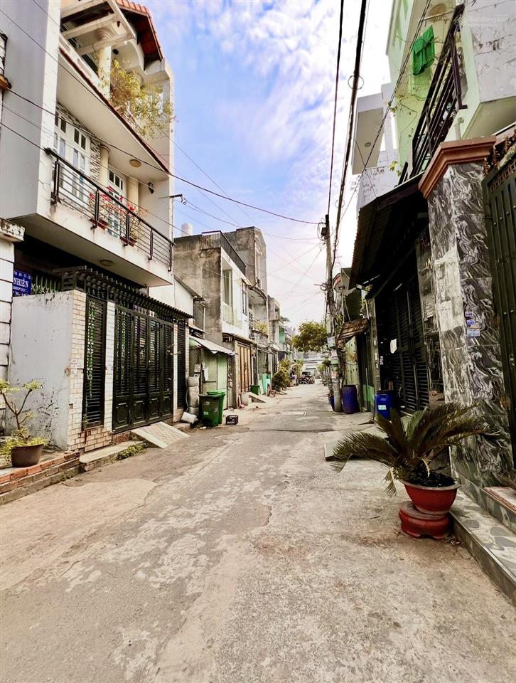 Chỉ 5.1 tỷ còn bớt, nhà mới 67m2  ở ngay sát lê văn quới, ngã tư bốn xã.
