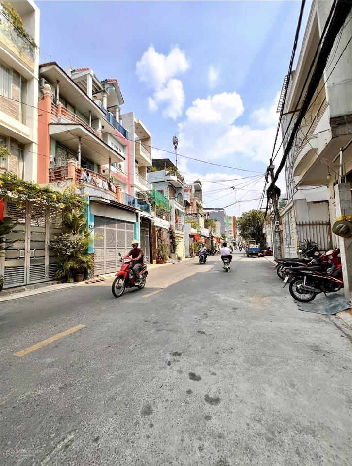 Nhà khu tô hiệu  4 x 16  nhà đẹp ở ngay  hẻm xe hơi thông  chỉ 6t hơn