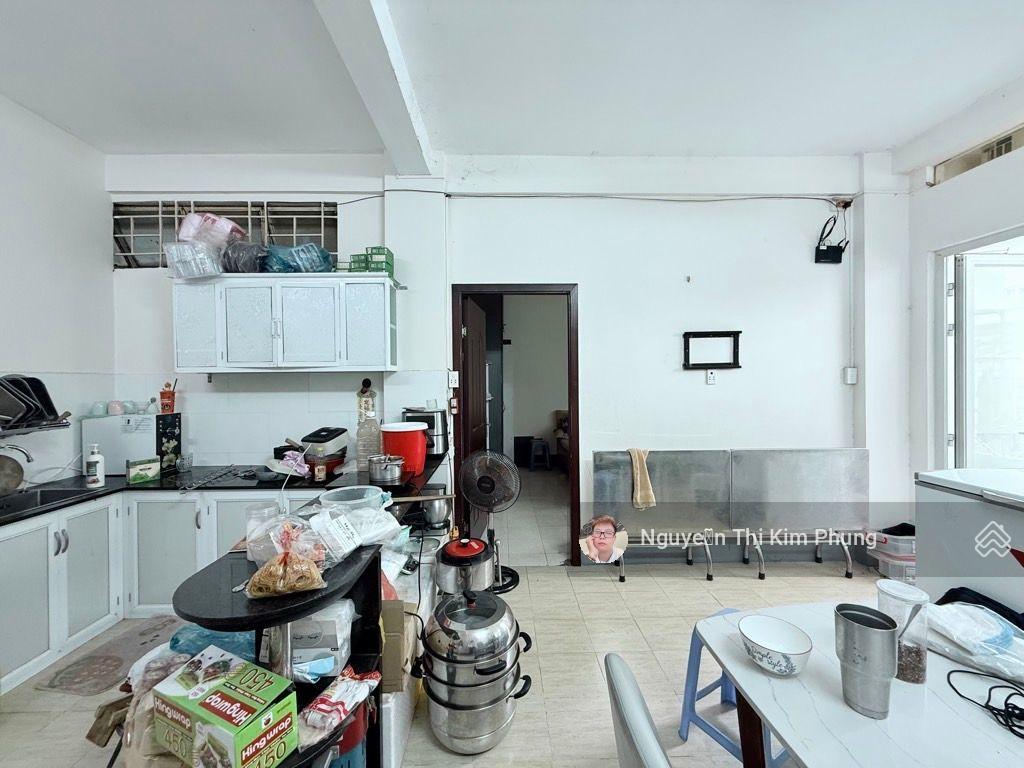 Căn hộ chung cư c1 lý thường kiệt, phường 7, quận 11, 50m2 có thang máy chỉ 2tỷ850, sổ riêng