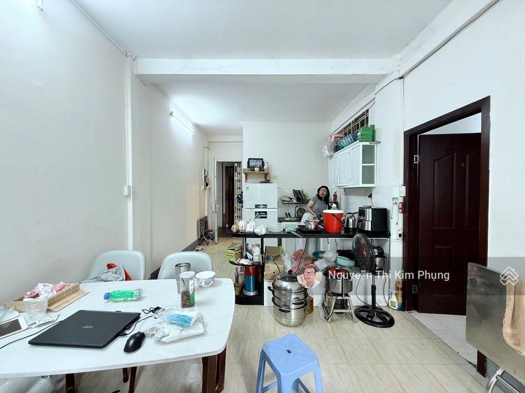 Căn hộ chung cư c1 lý thường kiệt, phường 7, quận 11, 50m2 có thang máy chỉ 2tỷ850, sổ riêng