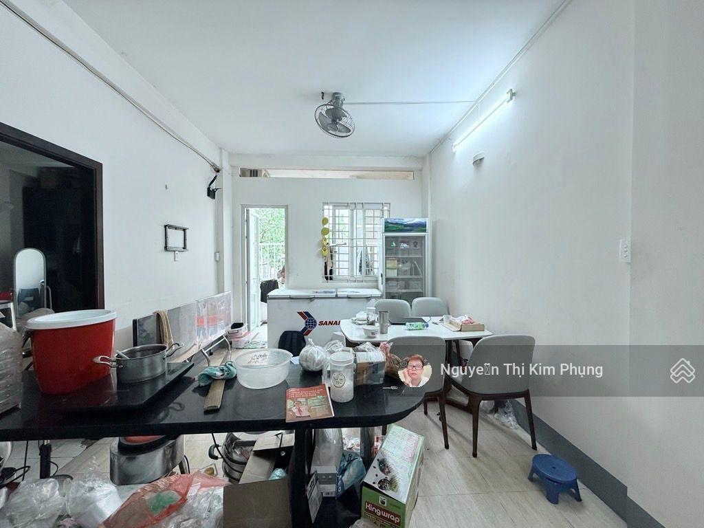 Căn hộ chung cư c1 lý thường kiệt, phường 7, quận 11, 50m2 có thang máy chỉ 2tỷ850, sổ riêng