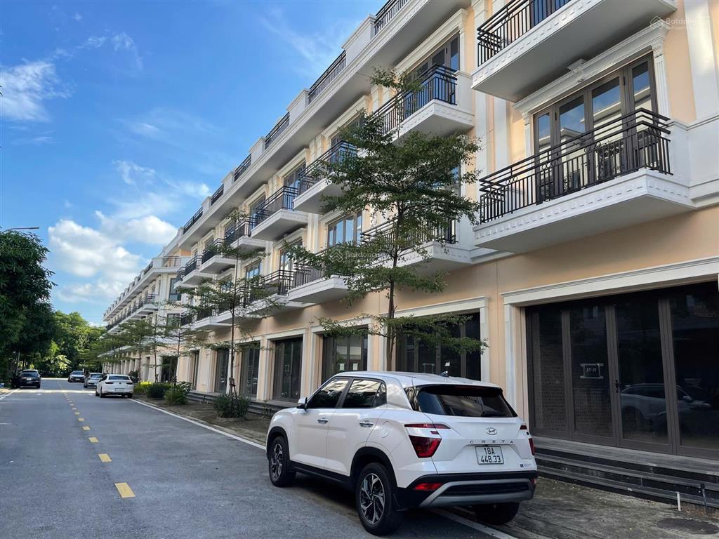 Bán gấp shophouse 75 m2 giá hơn 05 tỷ, sổ hồng lâu dài, cách hồ gươm 12km tại centa vsip từ sơn