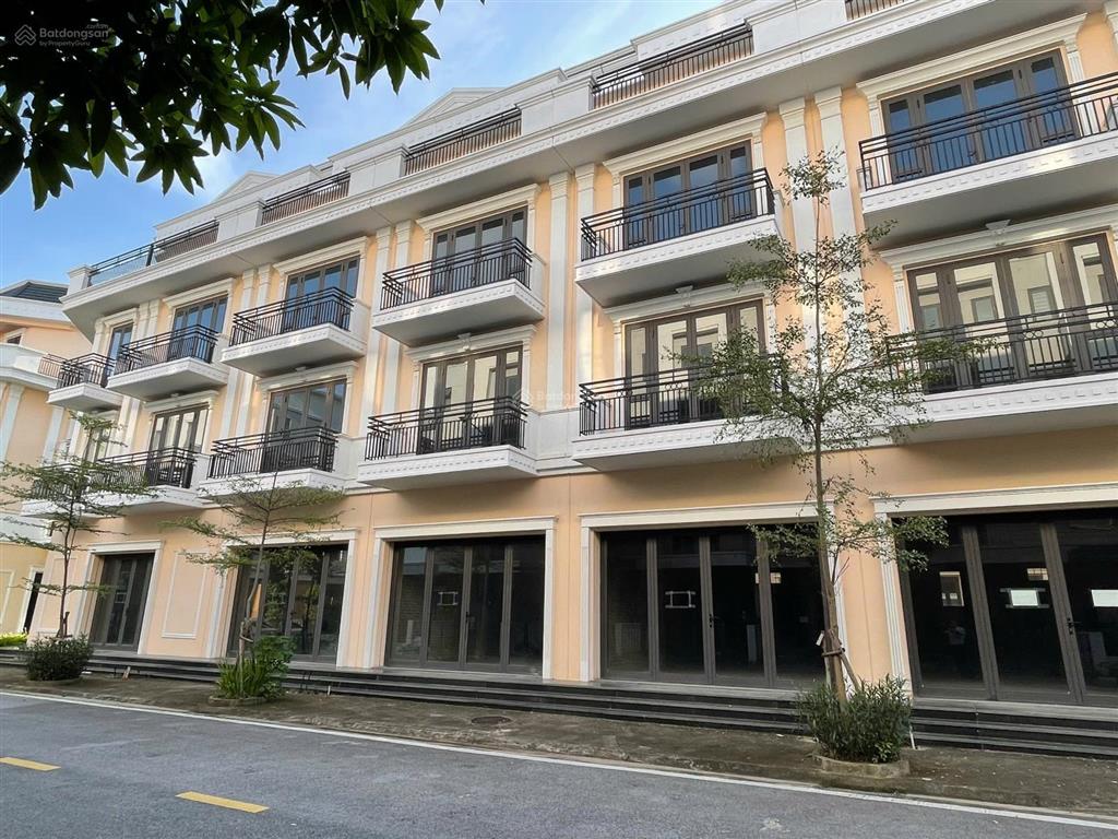Bán gấp shophouse 75 m2 giá hơn 05 tỷ, sổ hồng lâu dài, cách hồ gươm 12km tại centa vsip từ sơn