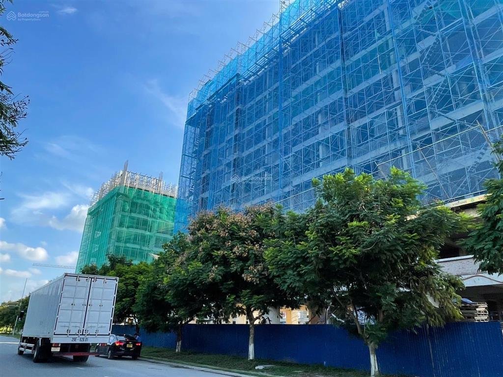 Bán gấp shophouse 75 m2 giá hơn 05 tỷ, sổ hồng lâu dài, cách hồ gươm 12km tại centa vsip từ sơn