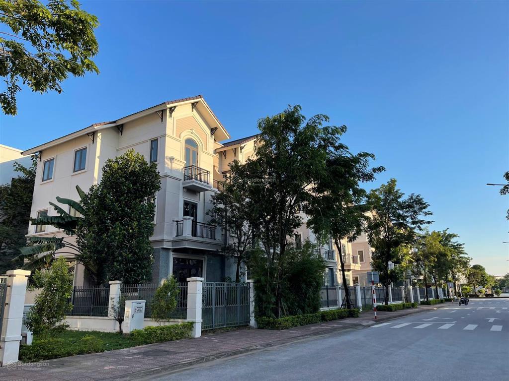 Bán gấp bt 135m2 giá 9 tỷ, cách hồ gươm 12km, sổ hồng lâu dài, cư dân hiện hữu