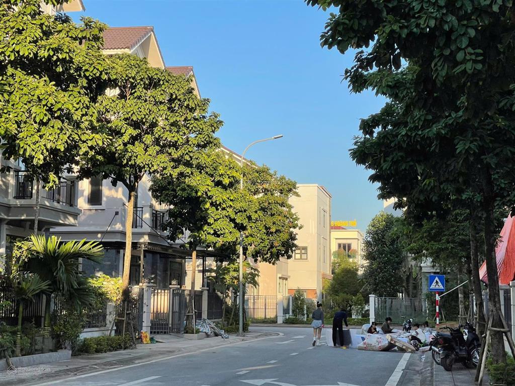 Bán gấp bt 135m2 giá 9 tỷ, cách hồ gươm 12km, sổ hồng lâu dài, cư dân hiện hữu