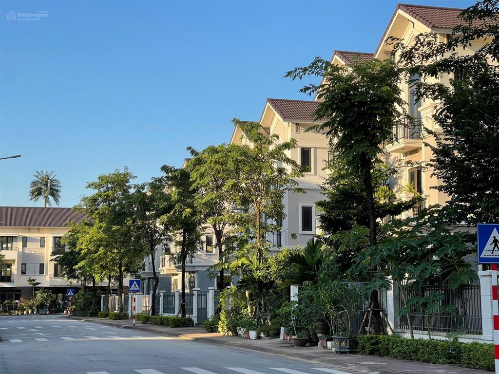 Bán gấp bt 135m2 giá 9 tỷ, cách hồ gươm 12km, sổ hồng lâu dài, cư dân hiện hữu