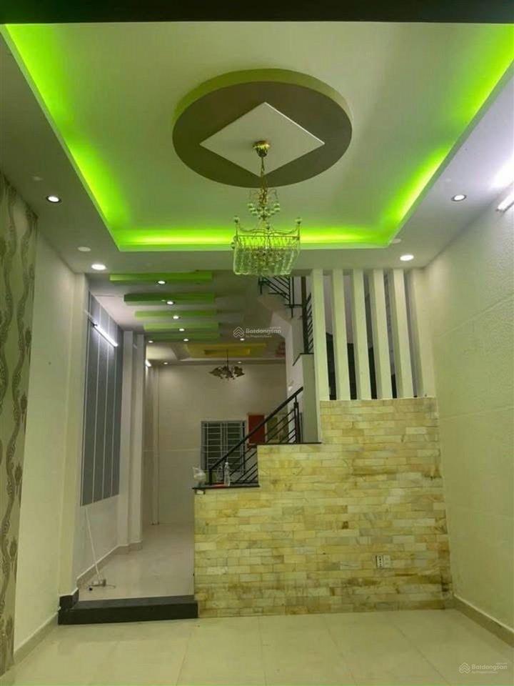 Mặt tiền gò vấp kinh doanh đối diện trường tân sơn 4x16, 2 tầng chỉ 8.2 tỷ. sổ vuông