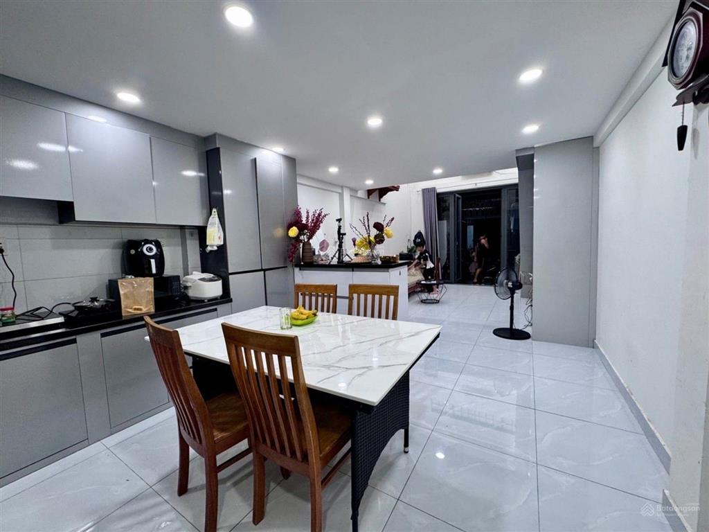 Bán nhà đẹp trần thị hè  2 tầng hẻm xe tải tới nhà 55m chỉ 4.2 tỷ