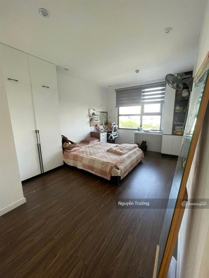 Cần bán căn hộ 73m2, 2pn 2vs, full đồ đẹp, view hồ, chung cư vinhomes d'capitale. giá chỉ 7.99 tỷ