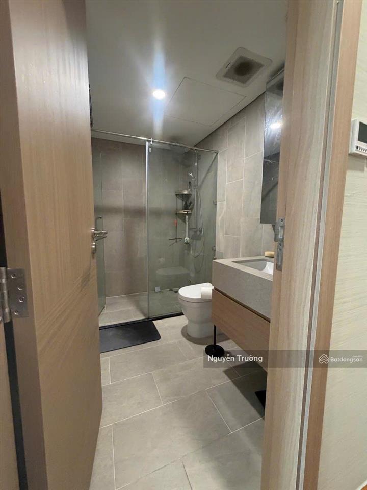 Bán căn hộ 180m2, 4pn3vs, view hồ tuyệt đẹp, full đồ, chung cư vinhomes d'capitale. giá chỉ 26 tỷ