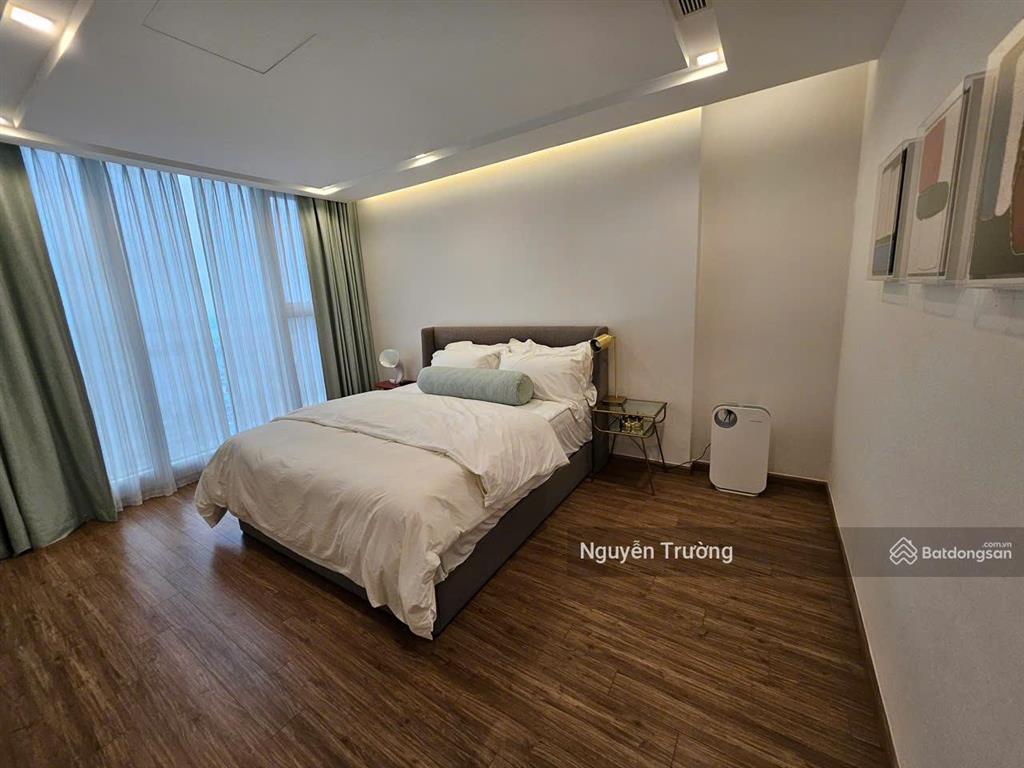 Cần bán căn hộ 106m², 3pn 2vs, cửa tb, ban công đn. cc vinhomes metropolis. giá 19,9 tỷ