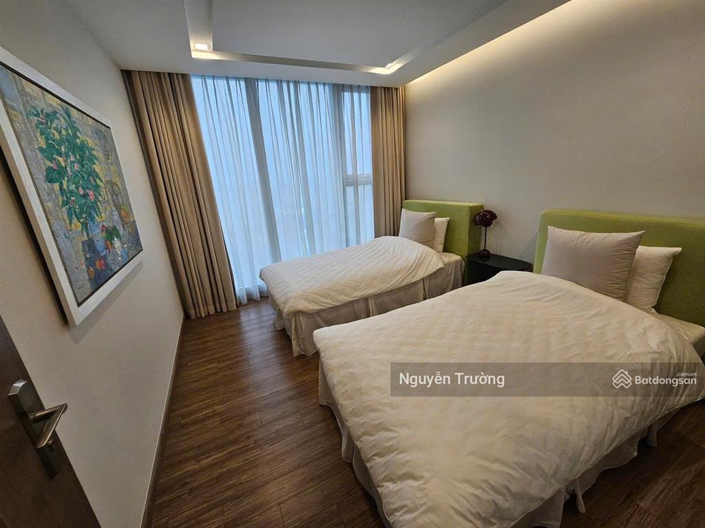 Cần bán căn hộ 106m², 3pn 2vs, cửa tb, ban công đn. cc vinhomes metropolis. giá 19,9 tỷ