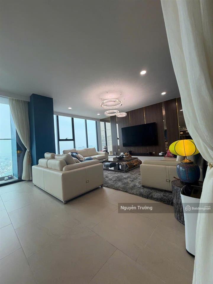 Bán căn hộ 180m2, 4pn3vs, view hồ tuyệt đẹp, full đồ, chung cư vinhomes d'capitale. giá chỉ 26 tỷ