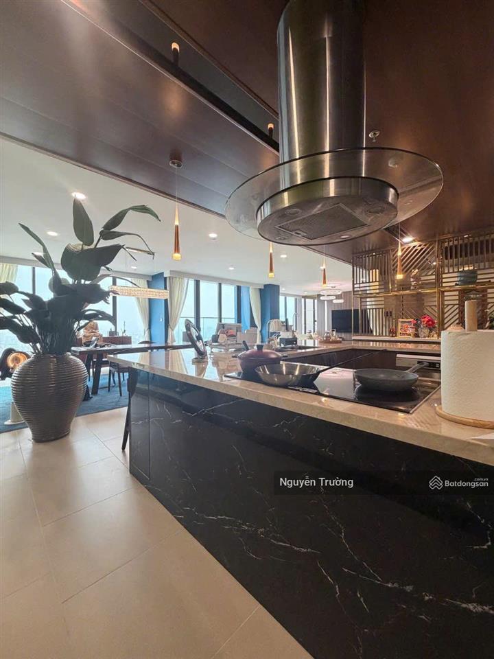 Bán căn hộ 180m2, 4pn3vs, view hồ tuyệt đẹp, full đồ, chung cư vinhomes d'capitale. giá chỉ 26 tỷ