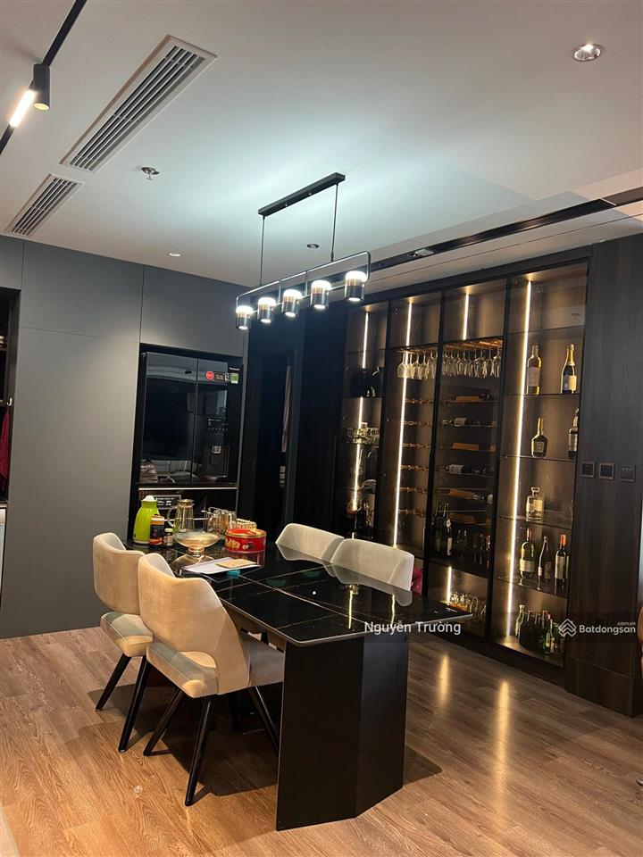 Bán căn hộ 130m2, 4pn 3vs, full đồ đẹp, chung cư vinhomes west point. giá 12.9 tỷ