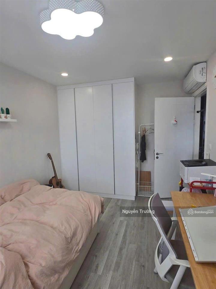 Bán căn hộ 109m2, 3pn2vs, căn góc, có slot oto,view hồ, chung cư vinhomes dcapitale. giá 12.3 tỷ