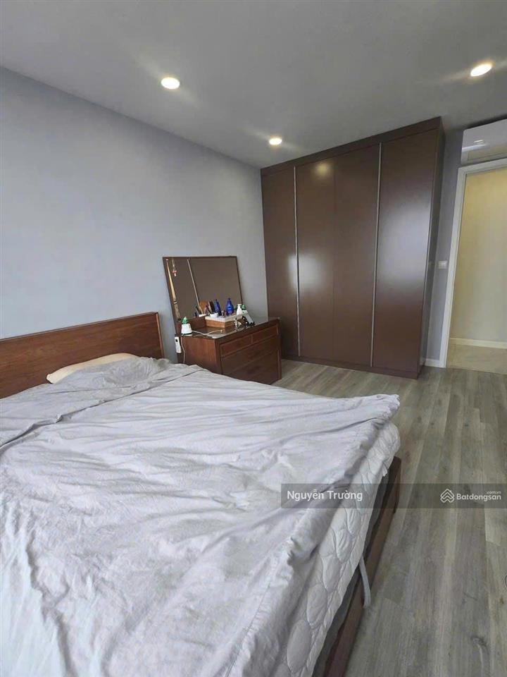 Bán căn hộ 109m2, 3pn2vs, căn góc, có slot oto,view hồ, chung cư vinhomes dcapitale. giá 12.3 tỷ