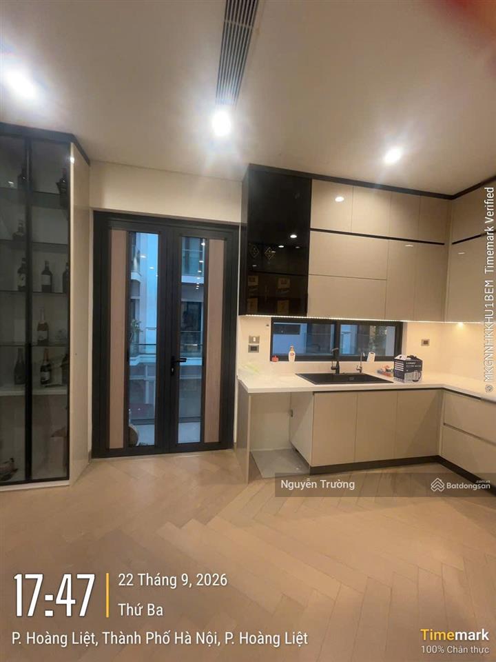 Nhà mình bán lô liền kề mặt phố đi bộ  75m2, 5 tầng, sẵn sổ, kđt the manor central park. giá 28 tỷ